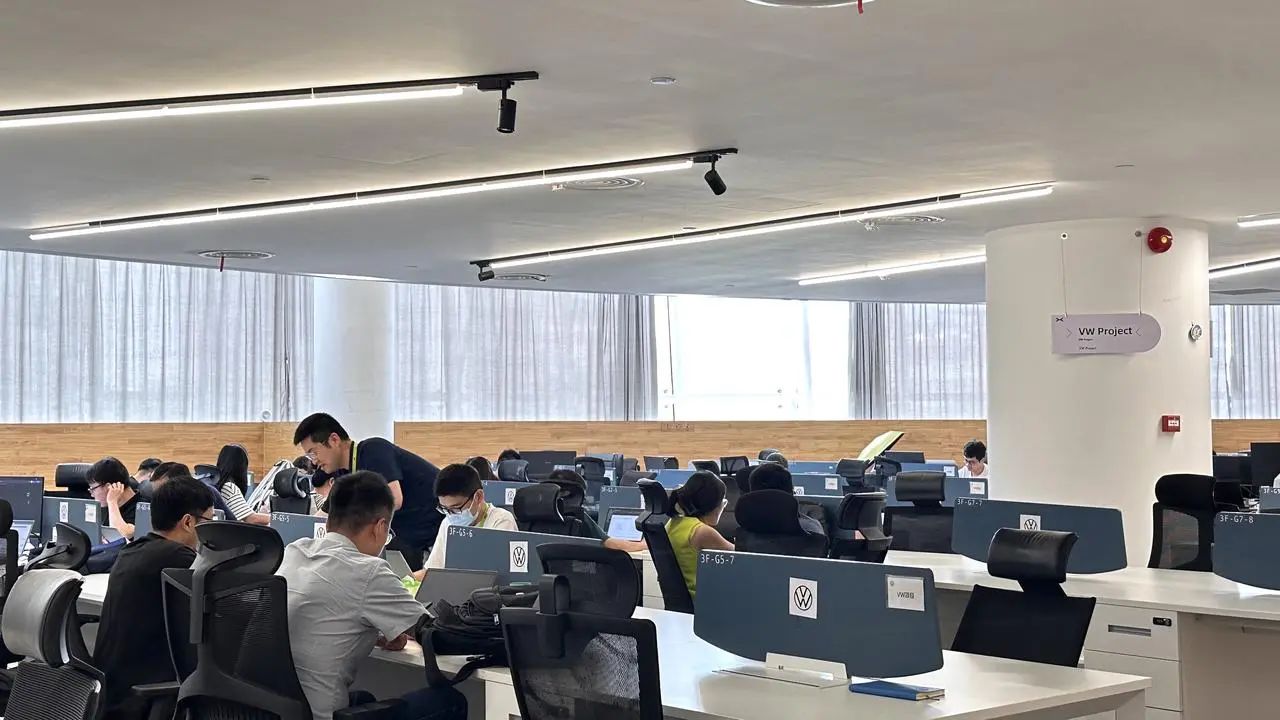 大众小鹏合作再加码：共同开发电子电气架构首款搭载车型两年内量产(图2)
