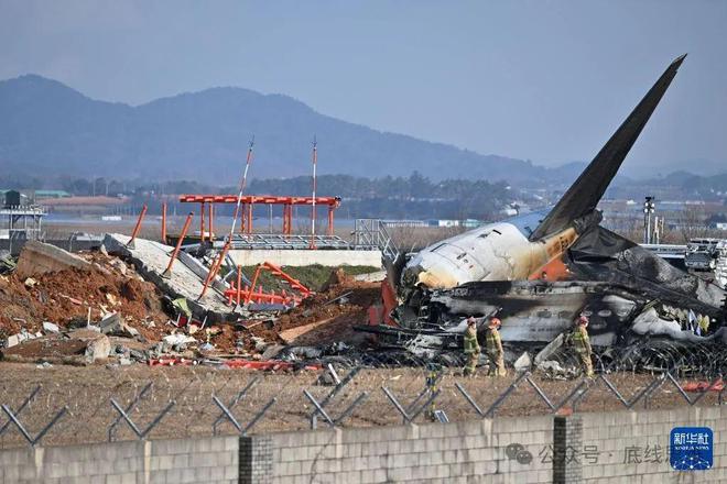 韩国空难机长遇难前伸手细节被拍下(图11)