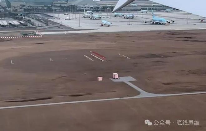 韩国空难机长遇难前伸手细节被拍下(图12)