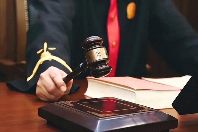 25年老员工被安排学习员工手册全程玩手机遭公司开除法院：系违法解除赔偿98万元