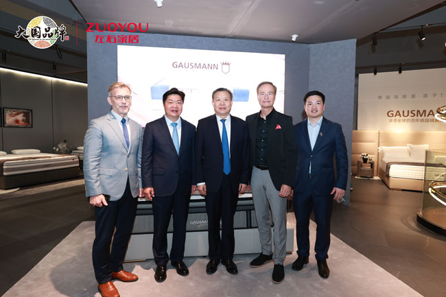 展会直击丨左右家居惊艳亮相深圳国际家具展年度新品实力荣膺多项重磅质点大奖！(图3)