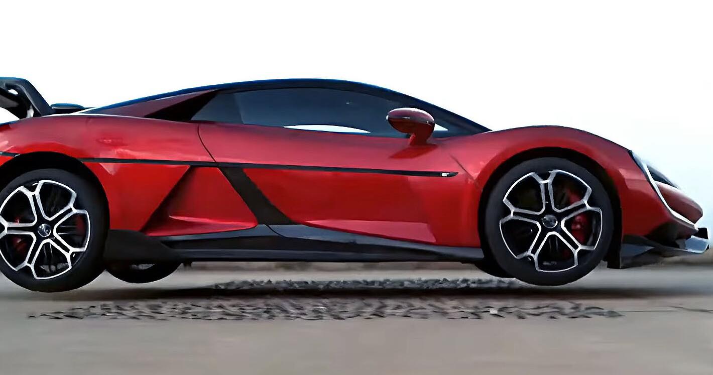 比亚迪与特斯拉Roadster2展开较量以飞行超级跑车演示高速跳过钉条和坑洼