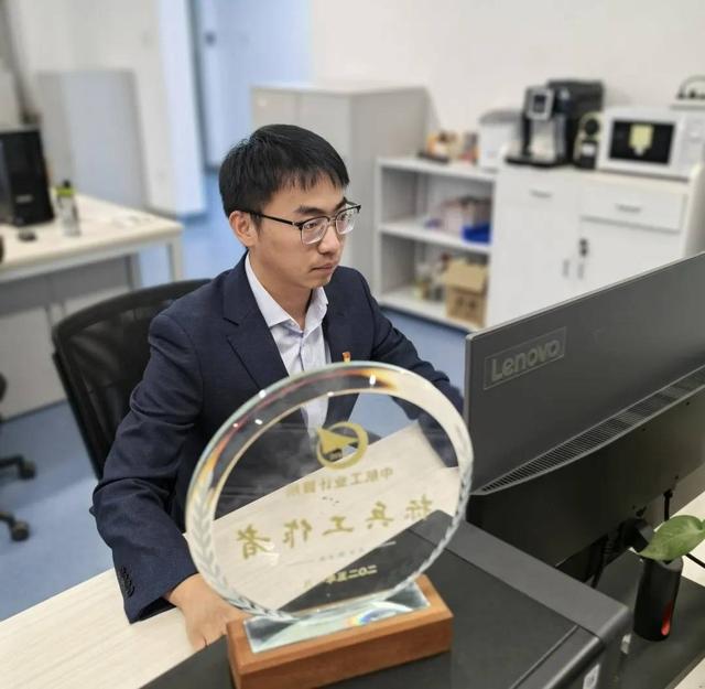 十年坚守蓝天为证：记中航工业计算所2024年标兵工作者杨启帆(图3)
