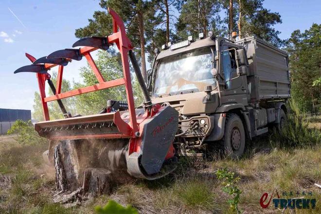 乌尼莫克百系列看过瘾！柴油纯电齐上阵奔驰Demopark2025展车阵容真豪华(图4)