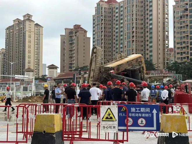 突发！珠海闹市工地“钢铁巨人”倒塌惊险一幕引全城关注(图3)