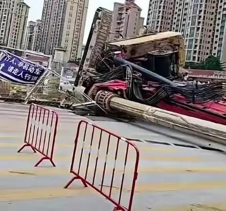 突发！珠海闹市工地“钢铁巨人”倒塌惊险一幕引全城关注(图4)
