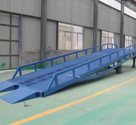 登车桥厂家推荐济南济工专业制造移动式登车桥、液压系统(图3)