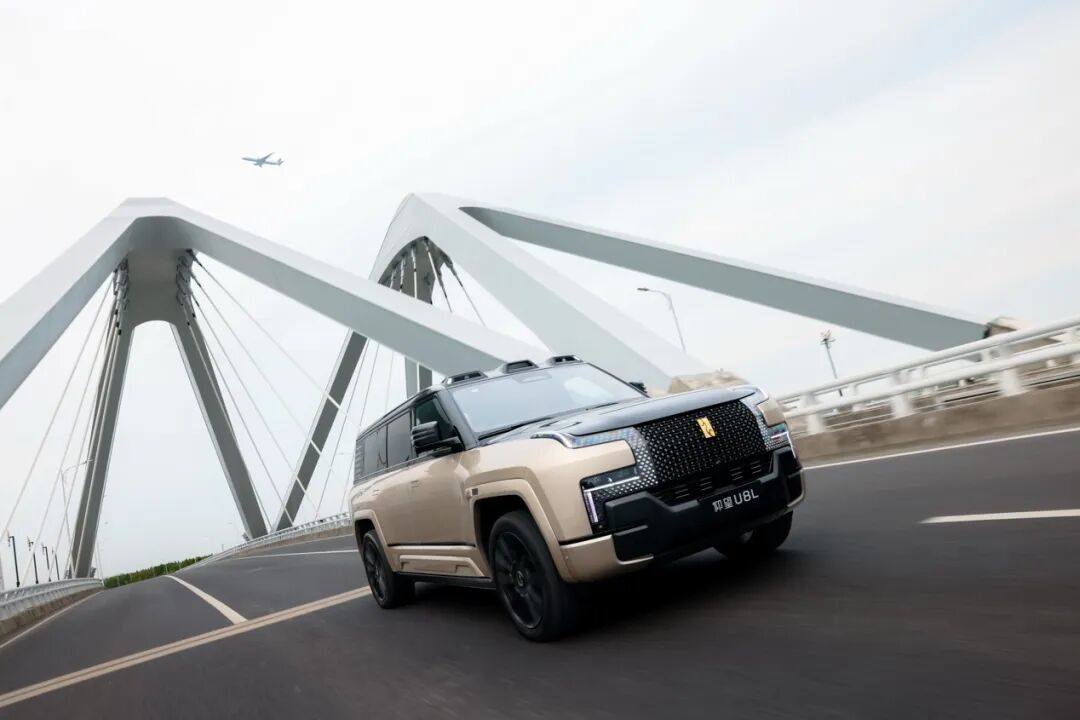 两步跨越叩开超豪华大门仰望U8L再次捅破国产顶流“天花板”(图7)