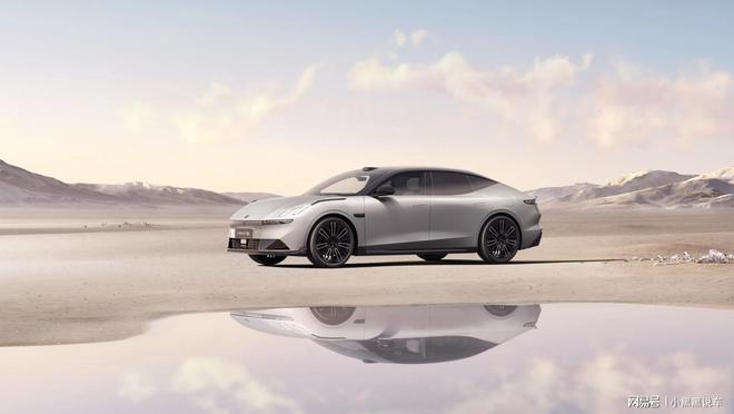 领克10EM-P全球首秀20万级四驱豪华轿车破局登场！(图4)