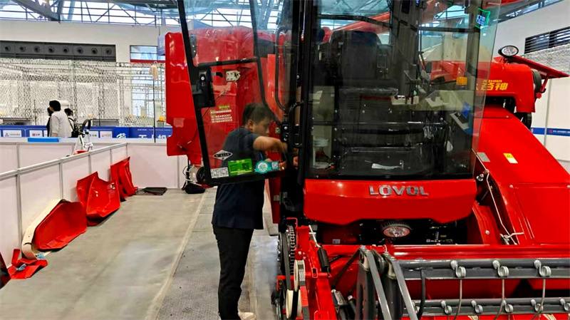 硬核护航国赛！雷沃智能农机担纲“唯一指定用机”(图3)