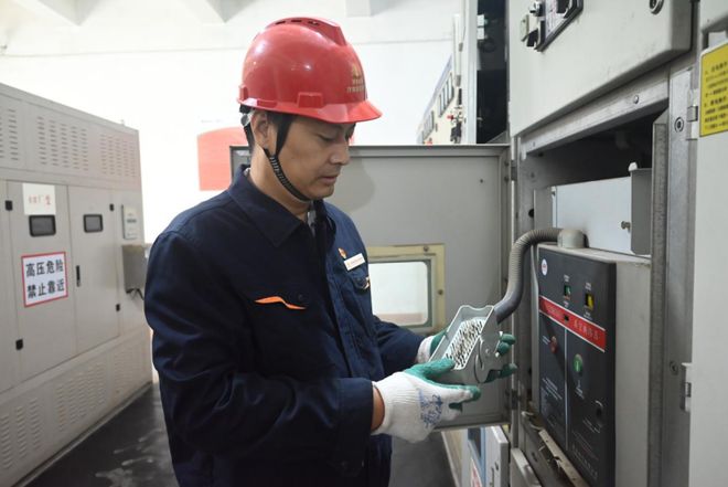 双节坚守护民生｜一线党员董庆安的国庆坚守