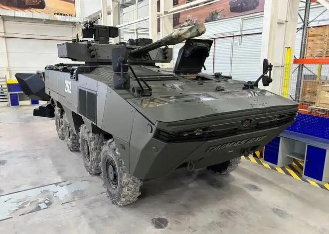 哈萨克斯坦Taimas8×8步兵战车服役却是“长脖怪”。(图8)