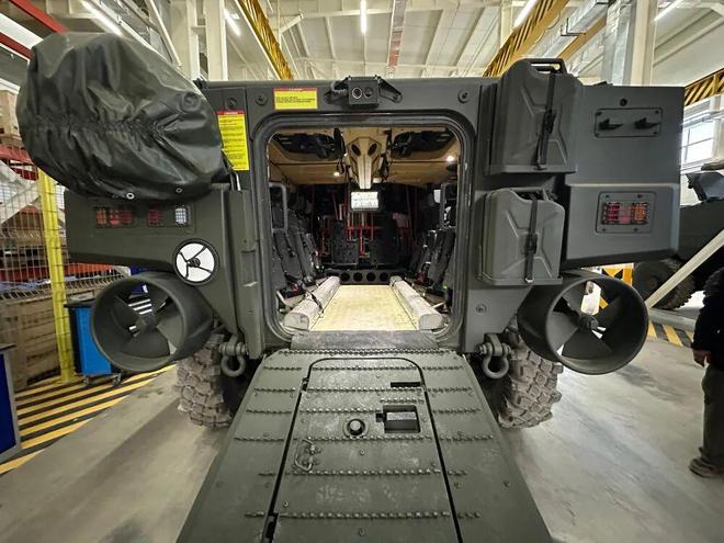 哈萨克斯坦Taimas8×8步兵战车服役却是“长脖怪”。(图9)