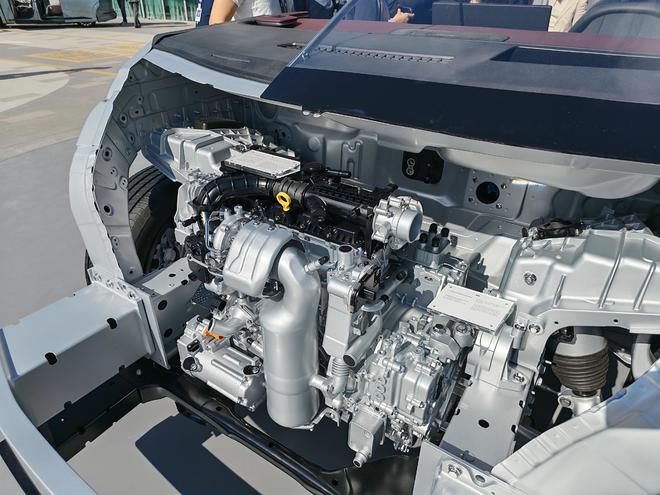 预售35万起！1602km超长续航+5C快充小鹏X9增程版终结MPV续航焦虑(图2)