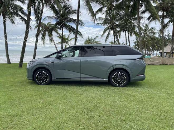 预售35万起！1602km超长续航+5C快充小鹏X9增程版终结MPV续航焦虑(图15)