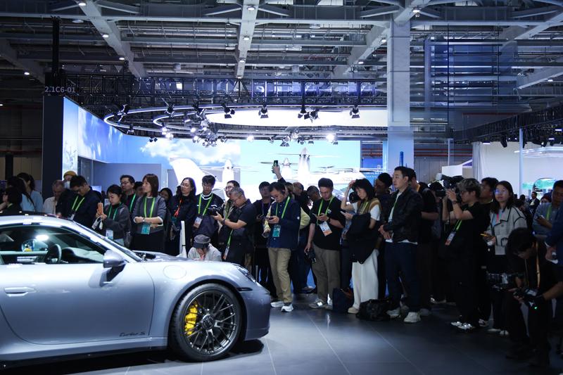 保时捷携两款标志性911登陆进博会演绎经典与创新的时代对话(图5)