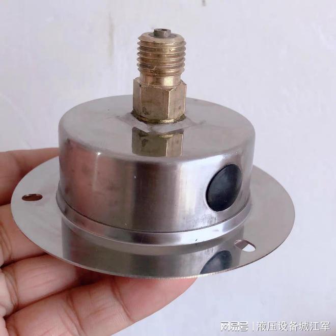 液压设备采购优选海南鑫华德电接点压表汽车仪表抗震表品