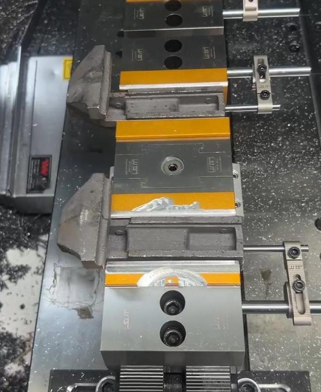 贴面对心液压虎钳：快更准！以精工至稳铸牢靠信誉(图2)