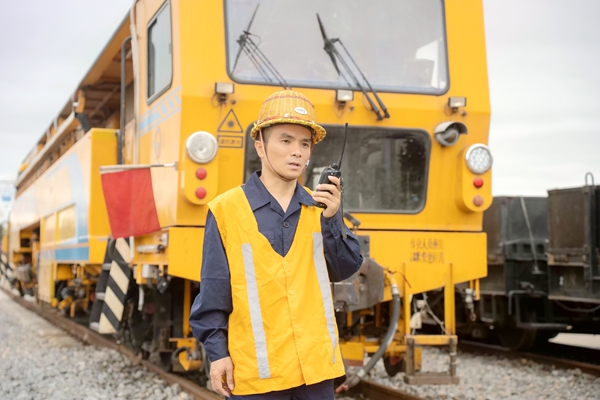 实干笃行勇攀高峰(图2)