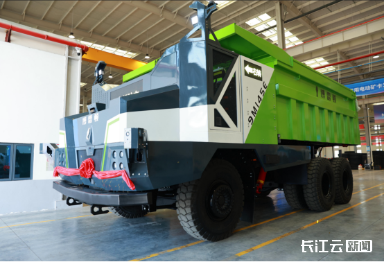 没有驾驶室的“智能矿工”!湖北首台无人驾驶专用矿卡正式下线