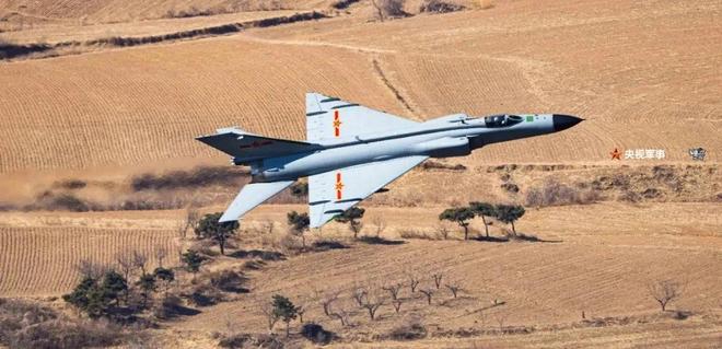 起飞前还在漏油!印度LCA战斗机迪拜坠毁：英国也跟着倒八辈子血霉(图13)