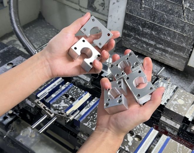 突破效率瓶颈：仰望精工6工位液压虎钳一台机直接出成品