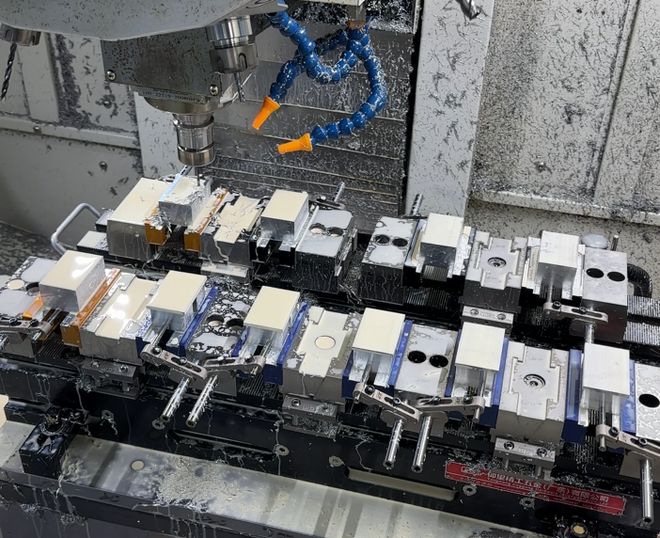 突破效率瓶颈：仰望精工6工位液压虎钳一台机直接出成品(图5)