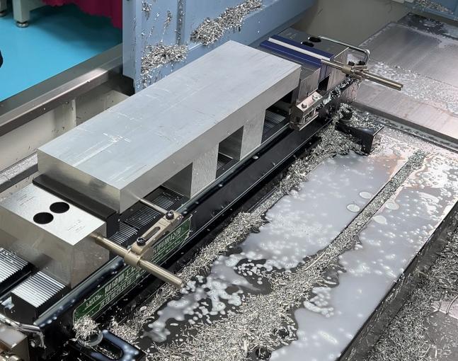 突破效率瓶颈：仰望精工6工位液压虎钳一台机直接出成品(图4)