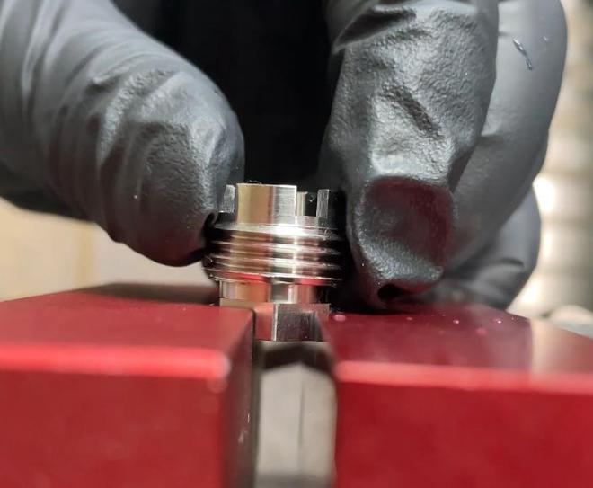 突破效率瓶颈：仰望精工6工位液压虎钳一台机直接出成品(图3)