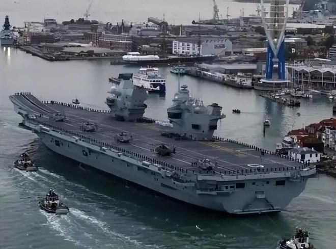 又让张召忠给说中了？英国东拼西凑建的2艘航母如今成为了累赘(图6)