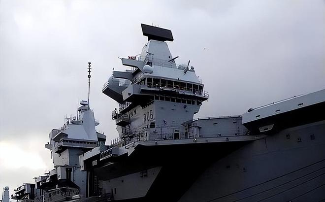 又让张召忠给说中了？英国东拼西凑建的2艘航母如今成为了累赘(图7)