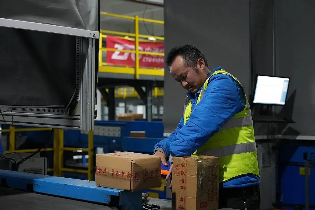 快递日均突破800万件贵州快递物流集聚区开启春运模式(图2)