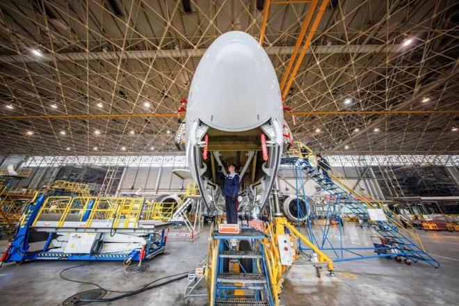 半两财经｜国航“飞机体检师”：春运40天我为飞机保驾护航(图2)