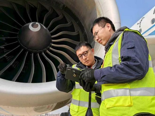 半两财经｜国航“飞机体检师”：春运40天我为飞机保驾护航(图7)