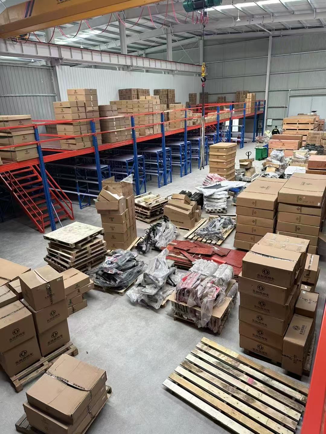 山东镭泰农装取得动力换向液压系统专利可以对底盘进行润滑(图2)