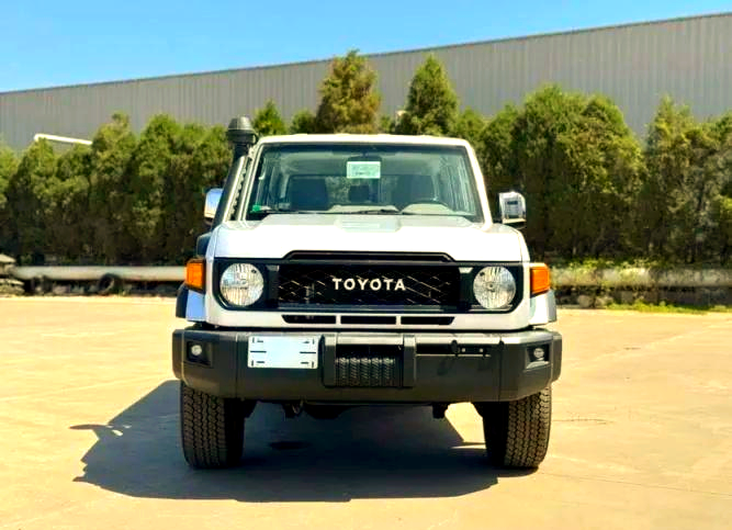 平行进口25款丰田酷路泽LC76满配梅花等天津港现车来了(图1)